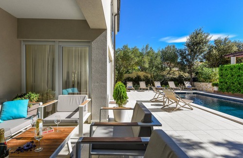 Zrce House | Stunning home in Novalja