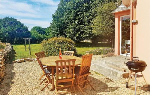 Plogoff House | Stunning Home In Plogoff With Kitchen