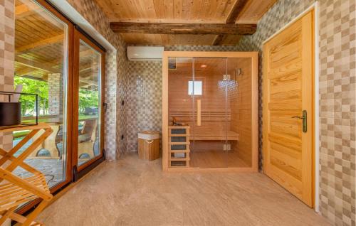 Gospic House | Stunning Home In Prvan Selo With Sauna