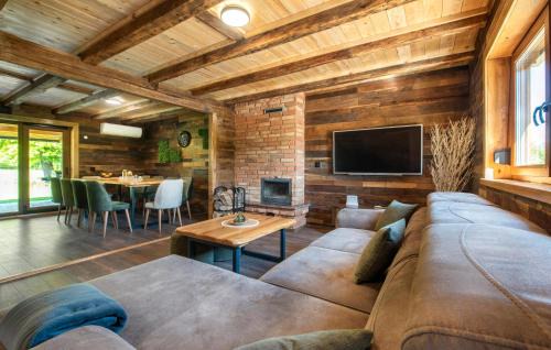 Gospic House | Stunning Home In Prvan Selo With Sauna