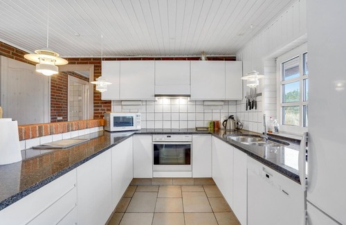 Sønderstrand House | Stunning home in Rømø with kitchen