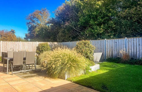 Scherpenisse House | Stunning home in Scherpenisse with WiFi
