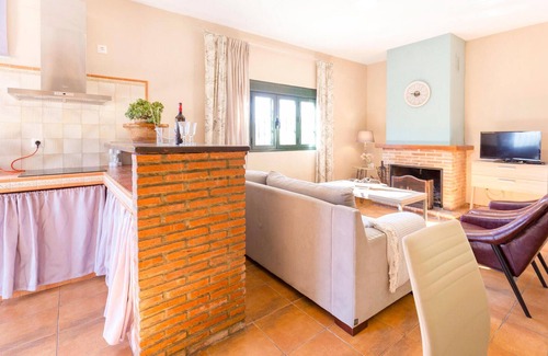 Ubrique House | Stunning home in Ubrique with kitchen
