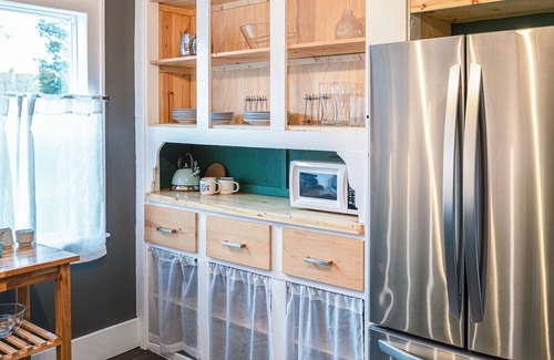 Detroit House | Stunning Home in Uptown Detroit - Sleeps 6, close to everything!