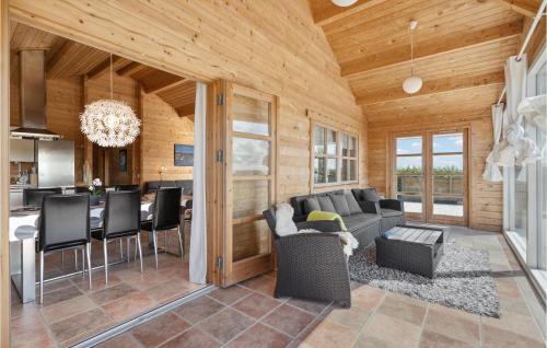 Vinderup House | Stunning Home In Vinderup With Kitchen