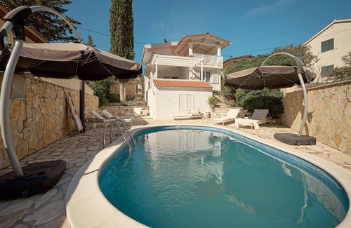Vrboska House | Stunning home in Vrboska with kitchen