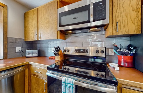 Black Butte Ranch House | Stunning home in the pines with pool & on-site spa
