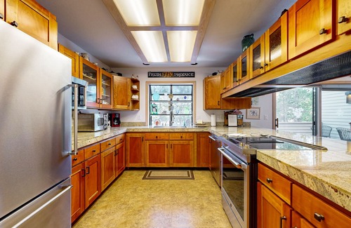 Deer Park House | Stunning home with indoor hot tub, Ping-Pong table, & SHARC Passes