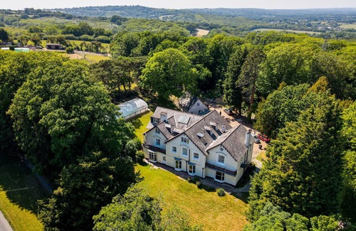 Hastings House | Stunning House | Full of character| Middle of Nature| Fully Serviced |Sleeps 25