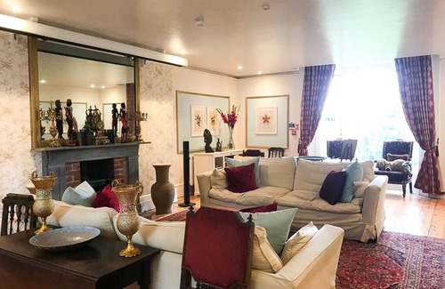 Hastings House | Stunning House | Full of character| Middle of Nature| Fully Serviced |Sleeps 25