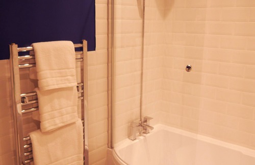 Hastings House | Stunning House | Full of character| Middle of Nature| Fully Serviced |Sleeps 25
