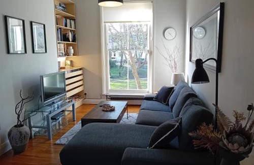 Harrow Road House | Stunning house overlooking local park