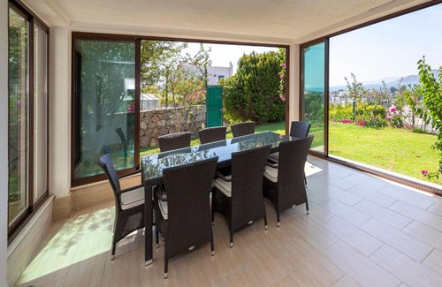 Kadıkale Apartment | Stunning House with Sea View and Shared Pool in Bodrum