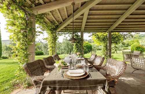 San Casciano dei Bagni Villa | Stunning private villa with private pool, WIFI, A/C, hot tub, TV, patio, panoramic view, parking