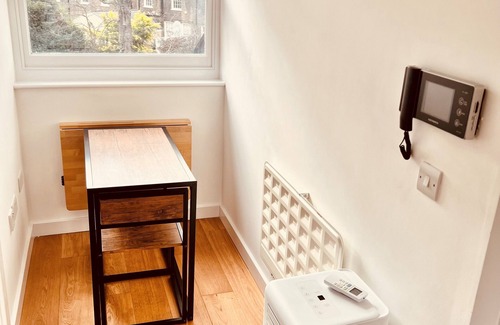 Queen's Gate Apartment | Stunning Kensington apartment, Central London