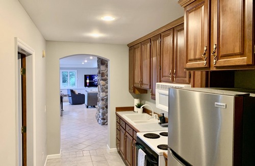 Penn Yan House | Stunning Keuka Lake House! Kayak, SUP, fish, swim, campfires