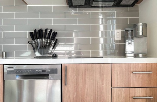 Wilshire Apartment | Stunning Koreatown Studio with Gym, Washer/Dryer, Wifi, and Balcony w/LA Views!