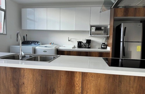 La Carolina Apartment | Stunning La Carolina Park View Apartment Family Haven in Central Quito