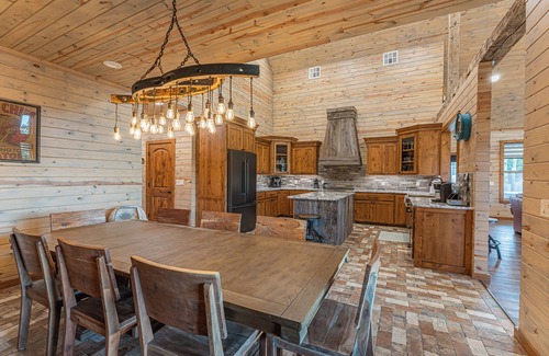 Eufaula House | Stunning Lake Eufaula Waterfront Home in Dixie Cove