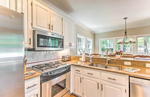 Lake Oconee Cottage | Stunning Lake Oconee Retreat w/Pool Access!