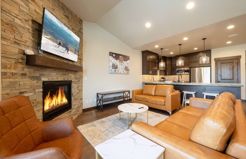 Park City House | Stunning Lake & Slope Views, Minutes to Resorts & Park City Historic Main Street!