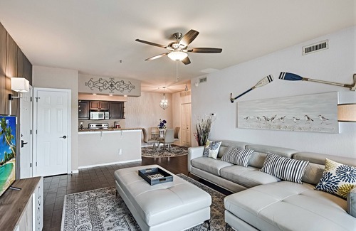 Highland Lake Estates Condo | Stunning Lake view - Plush Condo On Lake Travis Island Villa!
