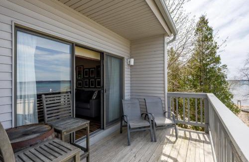 Acme Apartment | Stunning Lake Views at The Shores