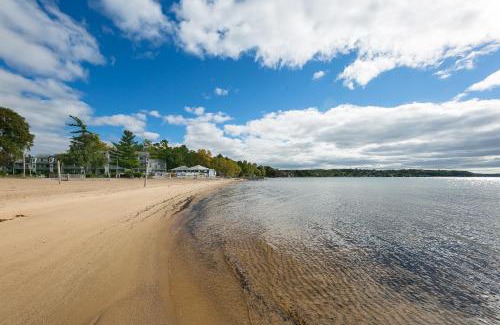 Acme Apartment | Stunning Lake Views at The Shores