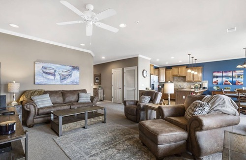 Hollister Condo | Stunning Lakefront Condo with Scenic Views and Proximity to Premier Attractions!