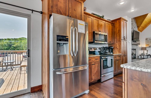 Indian Point Cottage | Stunning Lakefront Lodge on Indian Point! 5 BR, 4BA! Bring the Whole Family!