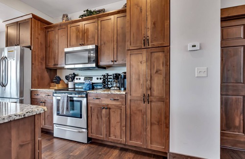 Indian Point Cottage | Stunning Lakefront Lodge on Indian Point! 5 BR, 4BA! Bring the Whole Family!