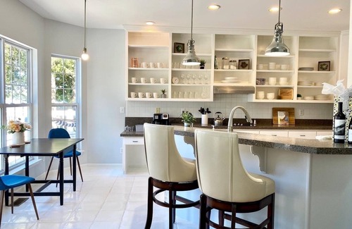 Lakewood House | Stunning lakefront retreat minutes from Nashville