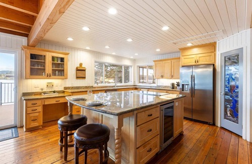 Worley House | Stunning Lakefront Stay! Hot Tub, Private Dock, Pet-Friendly, BBQ, Large Patio, Scenic Lake Views