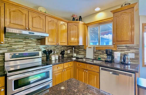 Windsor House | Stunning Lakeview Dreamy Getaway