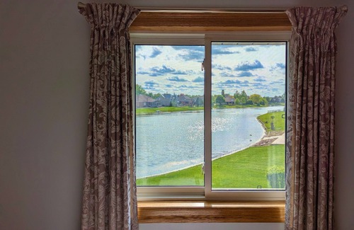 Windsor House | Stunning Lakeview Dreamy Getaway