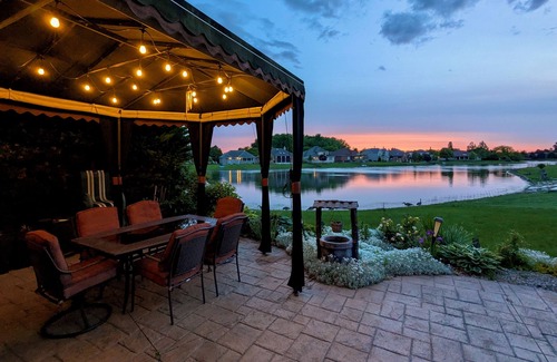 Windsor House | Stunning Lakeview Dreamy Getaway