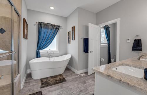 Branson West House | Stunning Lakeview Retreat residence