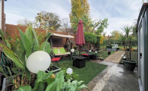 Bowes Apartment | Stunning, large 1 bed riverside flat