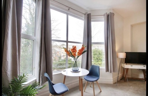 Royal Tunbridge Wells Apartment | Stunning large 1-Bed Apartment in Tunbridge Wells