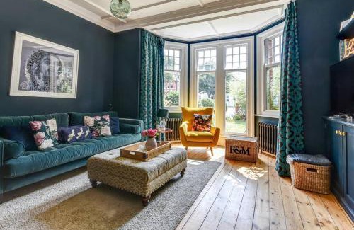 Hove Villa | Stunning large house by the sea