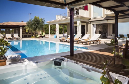 Minia House | Stunning large luxury villa with amazing sea views!