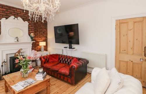 Gabalfa House | STUNNING LARGE VICTORIAN TOWNHOUSE, pet friendly in Cardiff