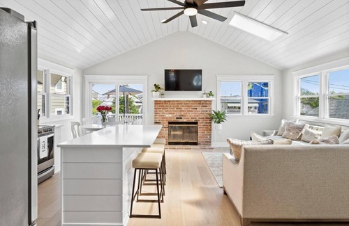 Gardens House | Stunning, Light Filled 2nd Floor Condo Perfect For Beach Living!