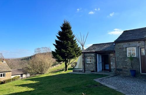 Fence House | Stunning location on Pendle Hill