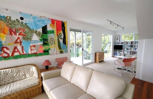 Akaroa House | Stunning Location Stanley on the Hill