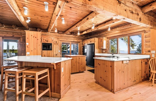 Ray Cabin | Stunning log home on beautiful lake Kabetogama