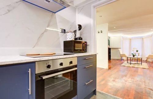 Brixton Apartment | Stunning London City Apartment Retreat