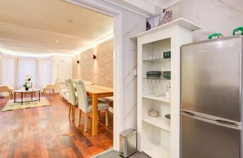 Brixton Apartment | Stunning London City Apartment Retreat