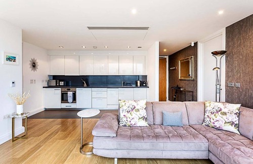 Chaucer Apartment | Stunning London View Flat