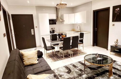 East Legon Apartment | Stunning Luxury 2Bed Apartment in Accra w/Pool,Gym